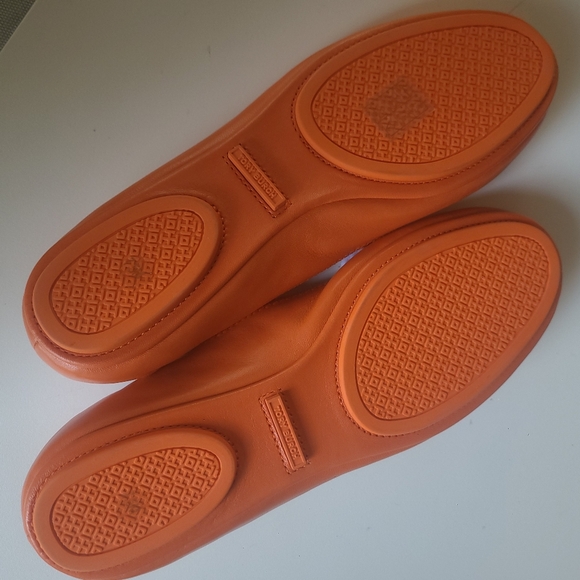 TORY BURCH 🏷️NEW " Minnie" Leather LOGO Flat w/ Elastic & Rubber Sole 7.5 - Picture 5 of 8